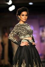 Kangana Ranaut walks for Anju Modi in IIJW 2014 in Grand Hyatt, Mumbai on 16th July 2014